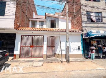 Casa · 325m² · 4 Dormitorios · 1 Estacionamiento · Casa en Venta en San Martin de Porres