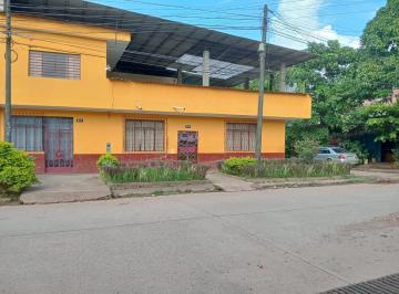 Casa · 250m² · 6 Dormitorios · 1 Estacionamiento · Se Vende Linda y Amplia Casa en Esquina - Tingo María / Huánuco