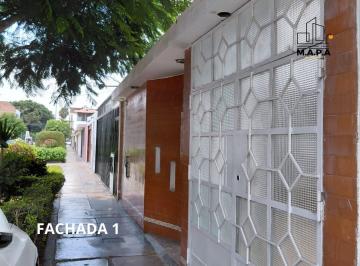 Casa · 224m² · 4 Dormitorios · 1 Estacionamiento · Vendo Casa Remodelada con Departamento Adicional y Proyecto Para Dos Deparertamentos Mas