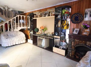 Casa · 155m² · 6 Dormitorios · 1 Estacionamiento · Venta de Casa en San Juan de Miraflores