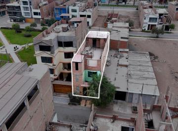 Casa · 220m² · 8 Dormitorios · 1 Estacionamiento · Venta de Casa 3 Pisos - San Antonio - Carabayllo