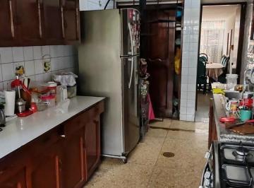 Casa · 230m² · 5 Dormitorios · 1 Estacionamiento · Se Vende Casa de Tres Pisos en Los Olivos Excelente Ubicacion