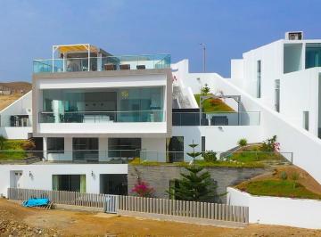Casa · 394m² · 5 Dormitorios · 3 Estacionamientos · Se Vende Hermosa Casa en Club Nautico Poseidon Distrito de Pucusana