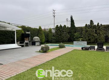 Casa · 416m² · 5 Dormitorios · 4 Estacionamientos · Moderna y Elegante Casa en Alquiler en Condominio Paso Chico