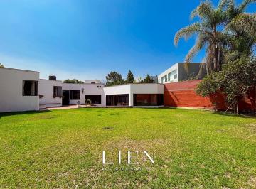 Terreno / Lote · 212m² · 3 Dormitorios · 2 Estacionamientos · Venta de Terreno con Casa por Remodelar