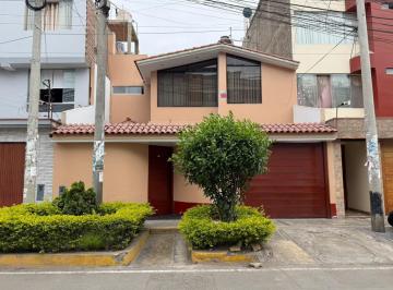 Casa · 269m² · 4 Dormitorios · Venta de Casa en Urb. Cedros Chorrillos