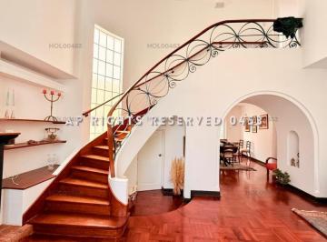 Casa · 273m² · 3 Dormitorios · 1 Estacionamiento · Hermosa Casa en Alquiler