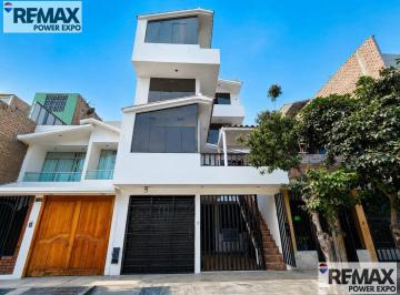 Casa · 353m² · 12 Dormitorios · 1 Estacionamiento · Venta de Casa de 4 Pisos, San Martín de Porres