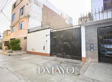 Casa · 160m² · 2 Dormitorios · 1 Estacionamiento · Venta Terreno en Pasaje, Urb Los Sauces - Surquillo