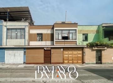 Casa · 220m² · 4 Dormitorios · 1 Estacionamiento · Vendo Casa Independiente de 2 Pisos y Azotea Frente Al Parque Madrid - San Rafael Cercado Lima