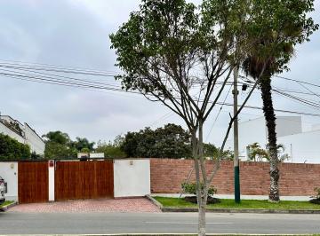 Casa de 4 habitaciones, Lima · Casa Como Terreno en Rinconada del Lago