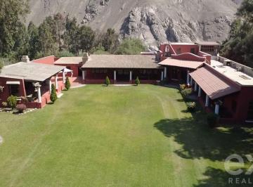 Casa · 800m² · 7 Dormitorios · 8 Estacionamientos · Casa en Cieneguilla