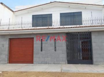 Casa · 800m² · 4 Dormitorios · Casa en Venta en Urb. Patazca, chiclayo.(J. Ruiz)