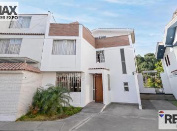 Casa · 217m² · 5 Dormitorios · 1 Estacionamiento · Venta de Casa en Surquillo Cerca a Sani