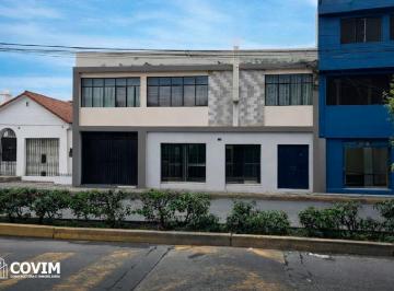 Casa · 512m² · 13 Dormitorios · Casa con Locales Comerciales en Venta en Av Daniel Alcides Carrión