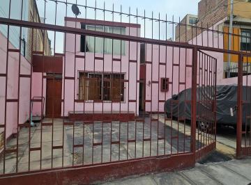 Casa de 3 habitaciones, Lima · Casa en Venta Frente a Parque