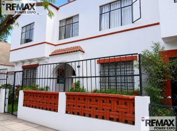Casa · 350m² · 8 Dormitorios · Venta de Casa Como Terreno en San Antonio Miraflores