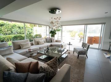 Departamento · 720ha · 5 Dormitorios · 8 Estacionamientos · Se Vende Impresionante Pent House Duplex en San Isidro