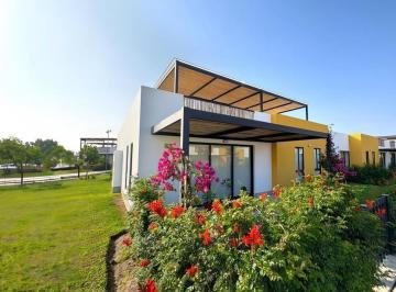 Casa · 221ha · 4 Dormitorios · 1 Estacionamiento · Venta Casa de Campo en Condominio - San Antonio