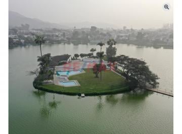 Casa · 400m² · 4 Dormitorios · 2 Estacionamientos · Venta de Casa con Vista a La Laguna – Las Lagunas de La Molina