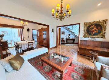 Casa · 253m² · 5 Dormitorios · 1 Estacionamiento · Exclusiva Casa en Venta en Miraflores, San Antonio