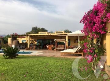 Casa · 490m² · 5 Dormitorios · 6 Estacionamientos · Linda Casa de Campo Amoblada y Equipada con Terraza, Parrilla y Piscina - Quilmana