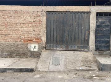 Terreno / Lote · 160m² · 2 Dormitorios · 1 Estacionamiento · Se Vende Casa Como Terreno