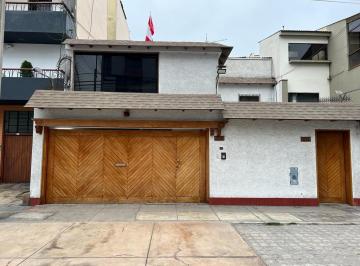 fachada · Casa Exclusiva en Barranco Límite Miraflores y Surco. Ubicación Estratégica y Espaciosa