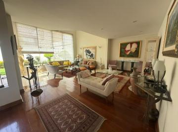 Casa · 311m² · 3 Dormitorios · 3 Estacionamientos · Venta de Casa con Piscina Frente a Parque en La Molina
