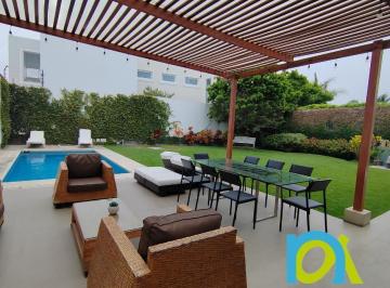 Casa · 388m² · 6 Dormitorios · 2 Estacionamientos · Venta de Moderna y Hermosa Casa La Encantada de Villa// Chorrillos