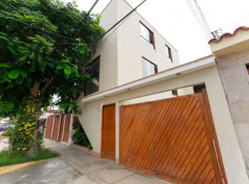 Casa de 5 habitaciones, Lima · En Venta Casa Los Cedros Chorrillos