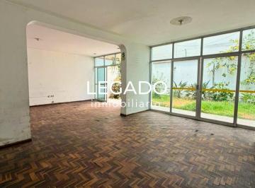 Casa · 301m² · 6 Dormitorios · 3 Estacionamientos · Venta de Amplia Casa en San Borja