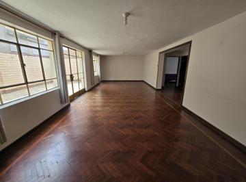 Casa · 230m² · 5 Dormitorios · 3 Estacionamientos · Casa en Venta con Alto Potencial Comercial y Familiar en Bellavista – Callao