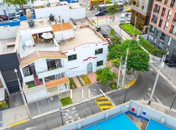 Casa · 215m² · 3 Dormitorios · 2 Estacionamientos · Local en Alquiler en San Isidro