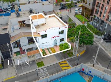 Casa · 215m² · 3 Dormitorios · 2 Estacionamientos · Local en Alquiler en San Isidro
