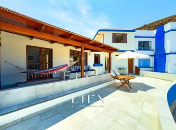 Casa · 410m² · 5 Dormitorios · 4 Estacionamientos · Independiente Papeles en Regla - Casa de Playa en 1ra Fila