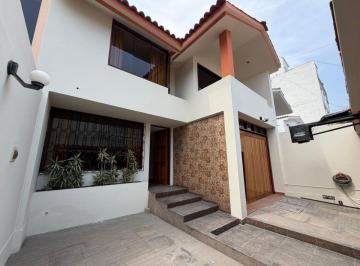 Casa de 4 habitaciones, Lima · Venta Casa en La Molina | Amplios Espacios y Excelente Ubicación