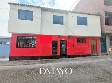 Casa · 150m² · 8 Dormitorios · Venta de Casa de 2 Pisos en Distrito de Pacasmayo