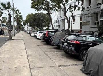 FACHADA HACIA AV BELEN · Duplex en San Isidro, Residencial Santa Cruz