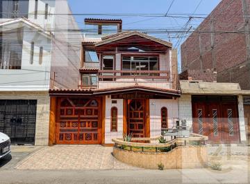 Casa · 253m² · 5 Dormitorios · 2 Estacionamientos · Venta de Casa en Los Olivos - Covida