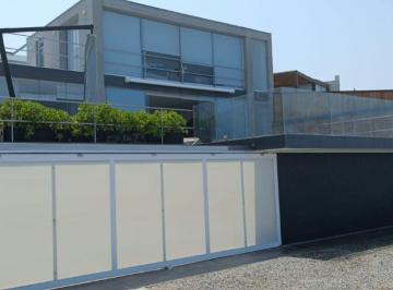 Casa de playa de 5 habitaciones, Lima · Casa de Playa con 5 Habitaciones en Venta, 1era Fila en Playa Caballeros