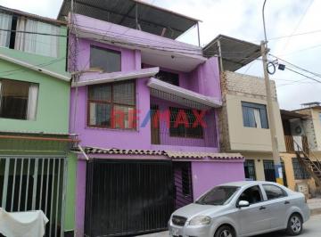 Casa · 262m² · 9 Dormitorios · 2 Estacionamientos · Casa Amplia en Venta en Villa El Salvador – Ubicación Estratégica y Gran Potencial