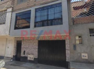 Casa · 180m² · 7 Dormitorios · 1 Estacionamiento · Casa de 3 Pisos en Venta en Sjl – Ideal Para Vivienda + Negocio