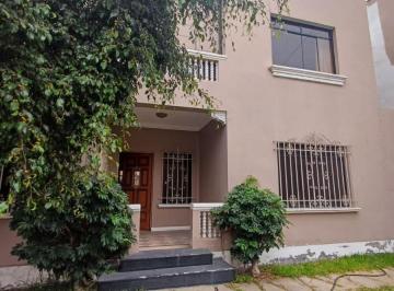 Casa de 3 habitaciones, Lima · Alquilo Casa de 2 Pisos Zona Centrica de San Isidro/ 1 Cochera Cerrada + 2 Abiertas