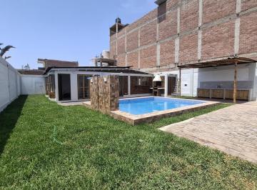 Casa · 145m² · 3 Dormitorios · 8 Estacionamientos · Bajó de Precio! Casa C/piscina en Amplio Terreno a Pasos de Bajada Peatonal– Los Pulpos, Lurín