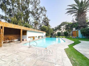 Casa · 662m² · 3 Dormitorios · 3 Estacionamientos · Al Costado del Golf La Planicie - Casa en Condominio Privado