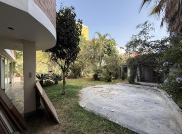 Casa · 236m² · 4 Dormitorios · 2 Estacionamientos · Oportunidad, Se Vende Hermosa Propiedad en San Borja 415 m² Amplio Jardin