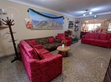 Casa · 229m² · 6 Dormitorios · 1 Estacionamiento · Casa en San Martín de Porres