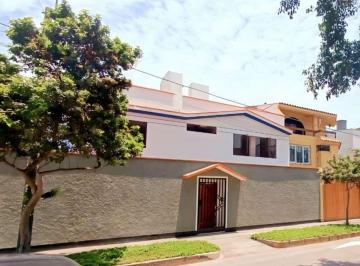 Casa de 4 habitaciones, Lima · Hermosa Casa en Venta en Chacarilla - San Borja