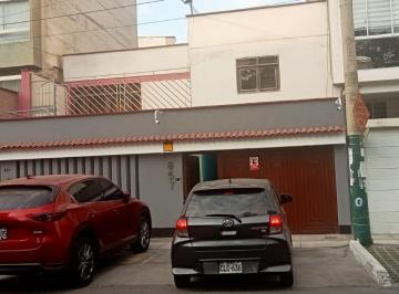 FACHADA · Casa a La Venta en Surquillo